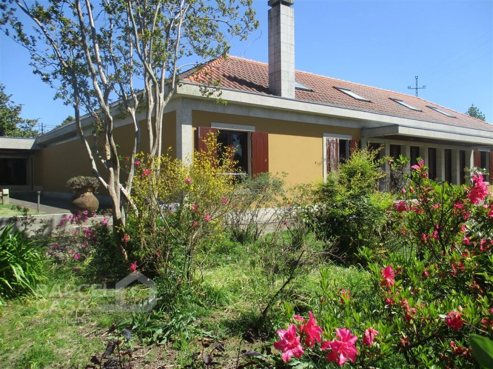 Moradia T6 para Venda em Manhente Foto 4