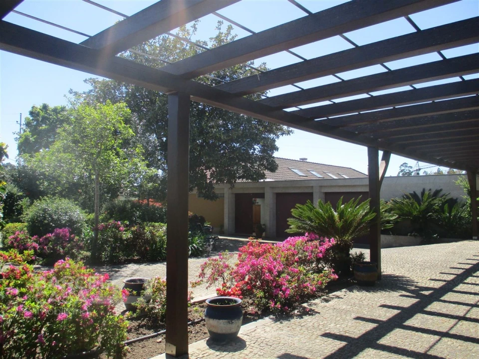 Moradia T6 para Venda em Manhente Foto 9