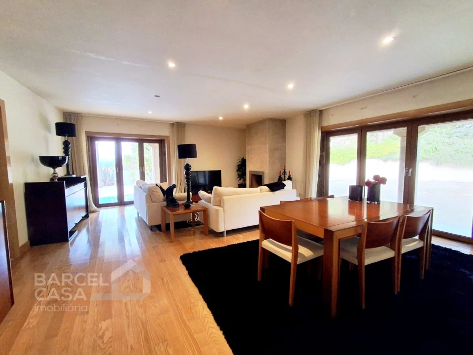 Moradia T4 para Venda em Airo Foto 23