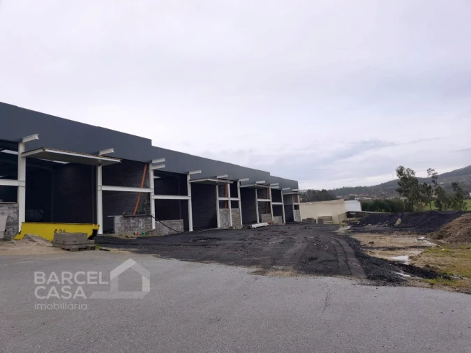 Armazém para Arrendamento em Adães Foto 1