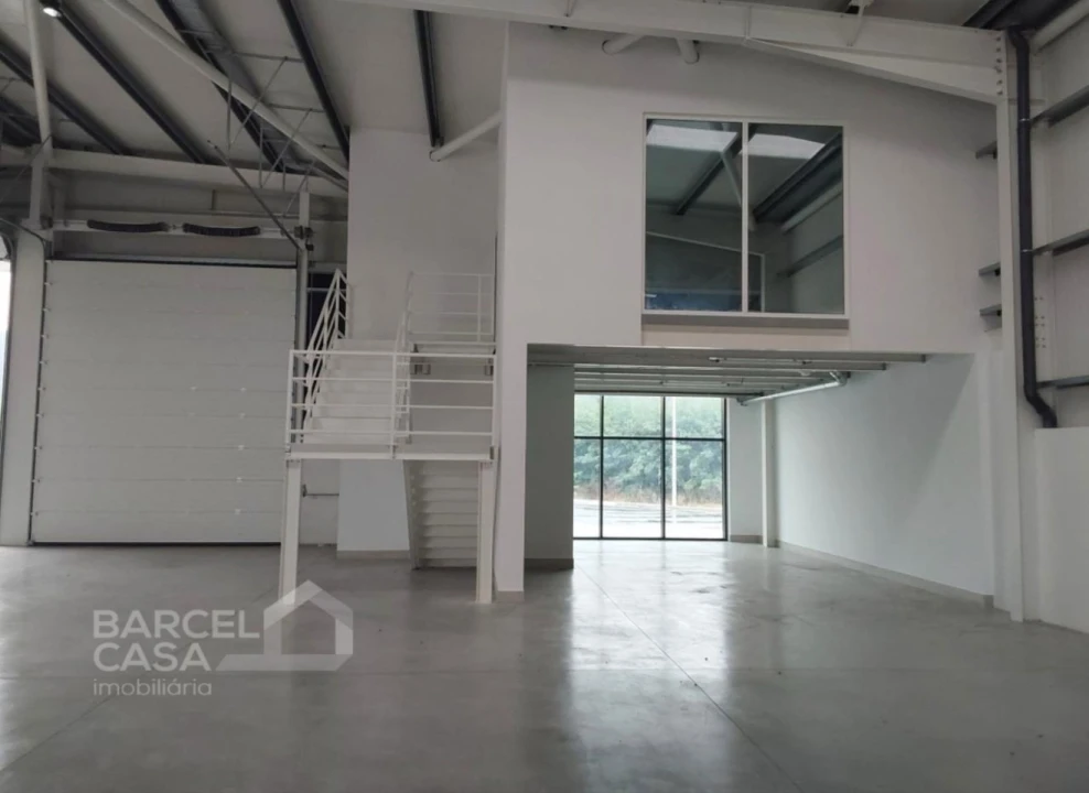 Armazém para Arrendamento em Silveiros e Rio Covo (Santa Eulália) Foto 3