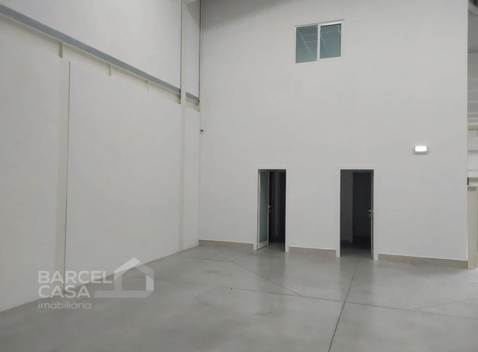 Armazém para Arrendamento em Silveiros e Rio Covo (Santa Eulália) Foto 6