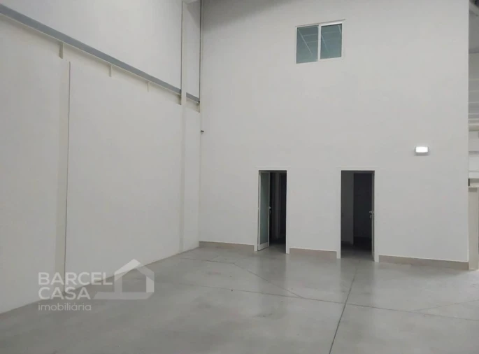 Armazém para Arrendamento em Silveiros e Rio Covo (Santa Eulália) Foto 6