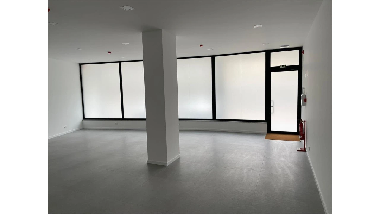 Loja para Arrendamento em Arcozelo Foto 1