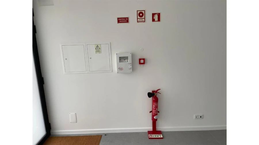 Loja para Arrendamento em Arcozelo Foto 5