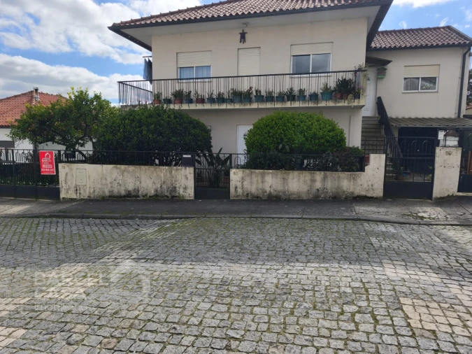 Moradia T8 para Venda em Arcozelo Foto 3