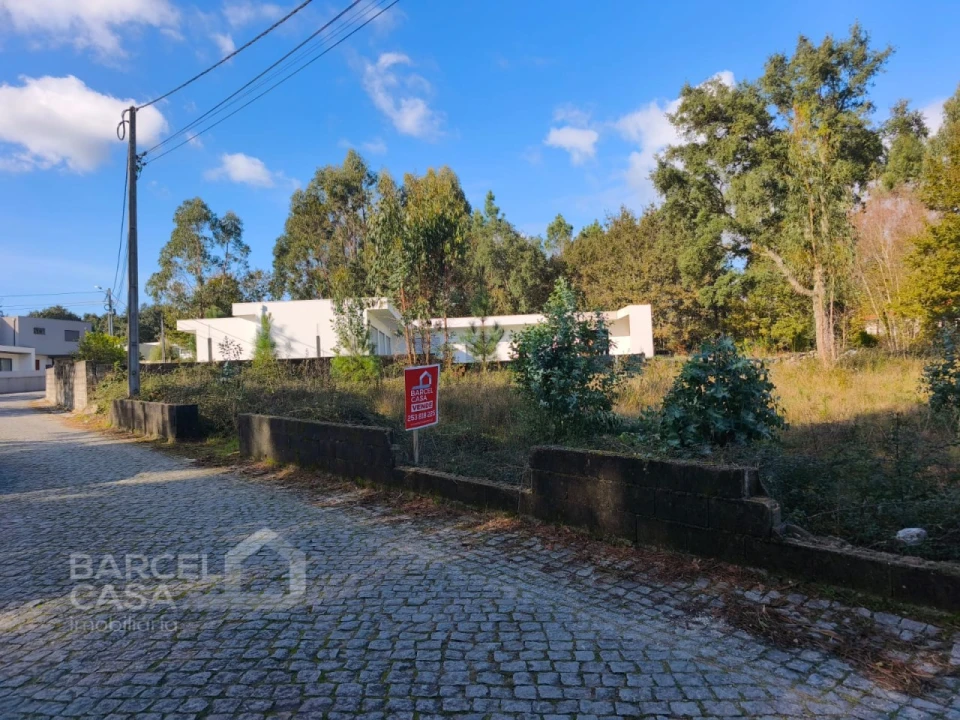 Terreno para Venda em Forjães Foto 1