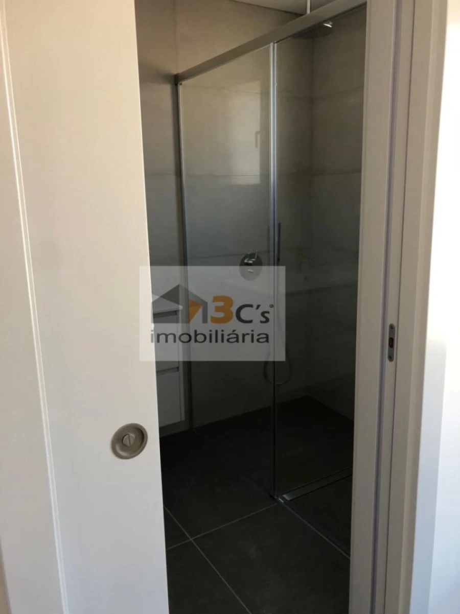 Apartamento T3 para Venda em Lordelo do Ouro e Massarelos Foto 17