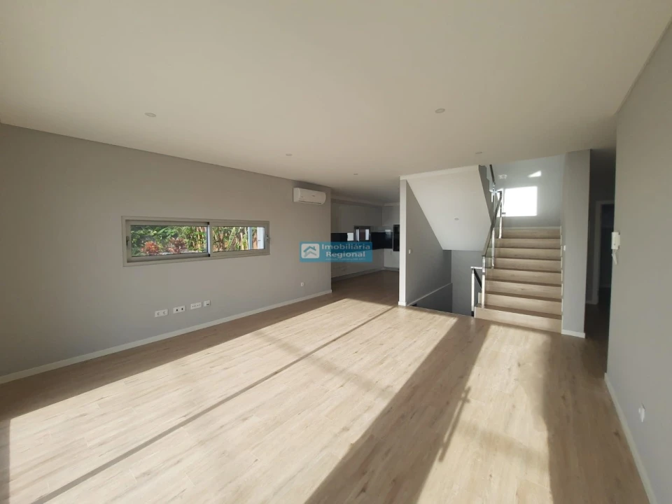 Moradia T4 para Venda em Paul do Mar Foto 12