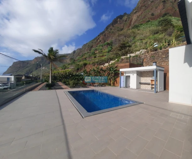 Moradia T4 para Venda em Paul do Mar Foto 7