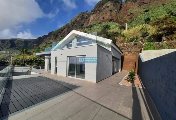 Moradia T4 para Venda em Paul do Mar