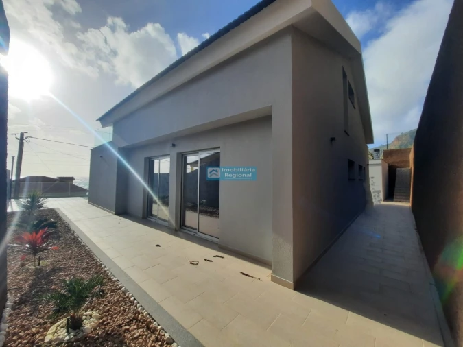 Moradia T4 para Venda em Paul do Mar Foto 3