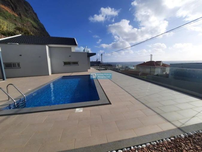 Moradia T4 para Venda em Paul do Mar Foto 4