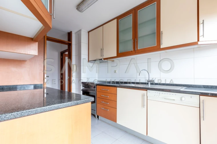 Apartamento T3 para Venda em São Mamede de Infesta e Senhora da Hora Foto 1