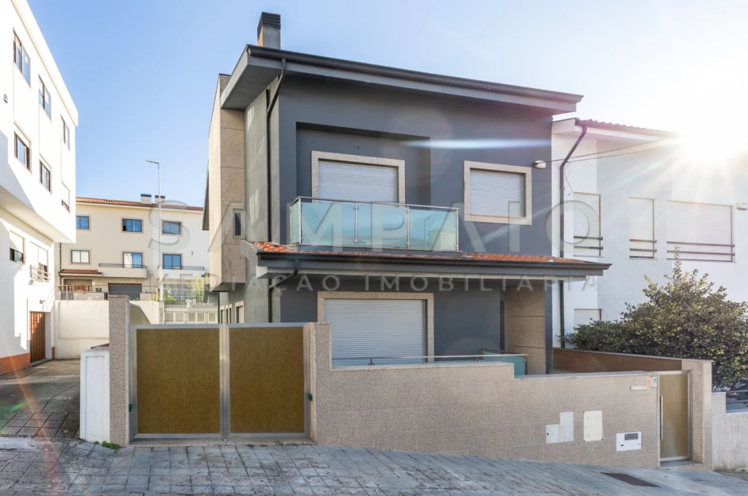 Moradia T4 para Venda em Gondomar (São Cosme), Valbom e Jovim Foto 1