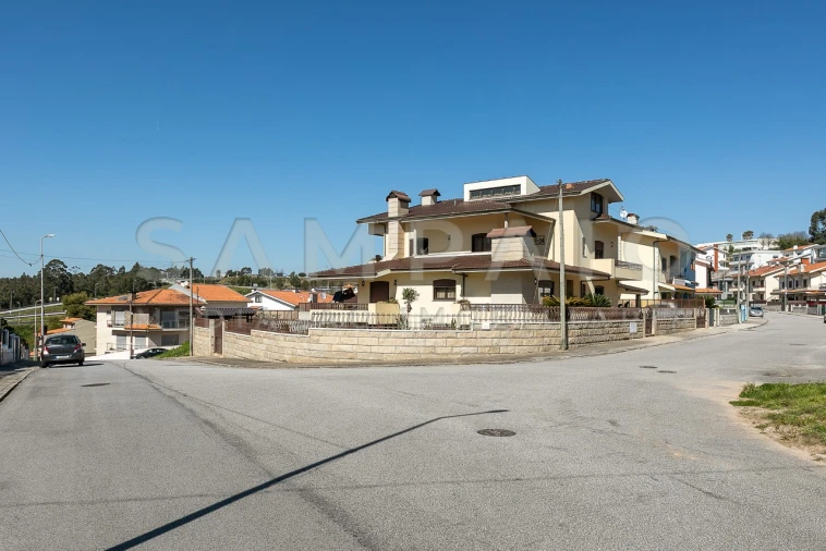 Moradia T6 para Venda em Gondomar (São Cosme), Valbom e Jovim Foto 95