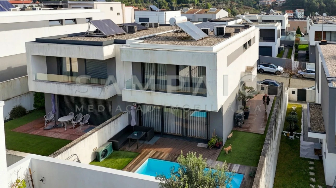 Moradia T3 para Venda em Fânzeres e São Pedro da Cova Foto 2