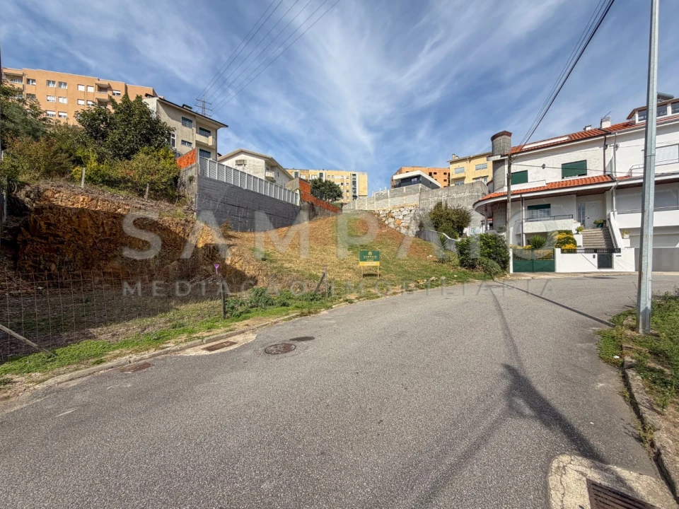 Terreno para Venda em Fânzeres e São Pedro da Cova Foto 2