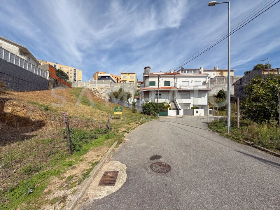 Terreno para Venda em Fânzeres e São Pedro da Cova Foto 3