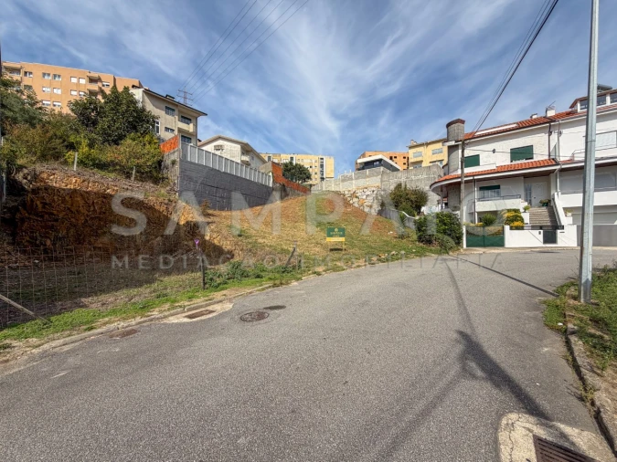 Terreno para Venda em Fânzeres e São Pedro da Cova Foto 2