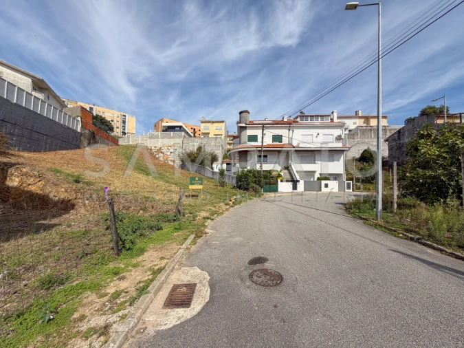 Terreno para Venda em Fânzeres e São Pedro da Cova Foto 3