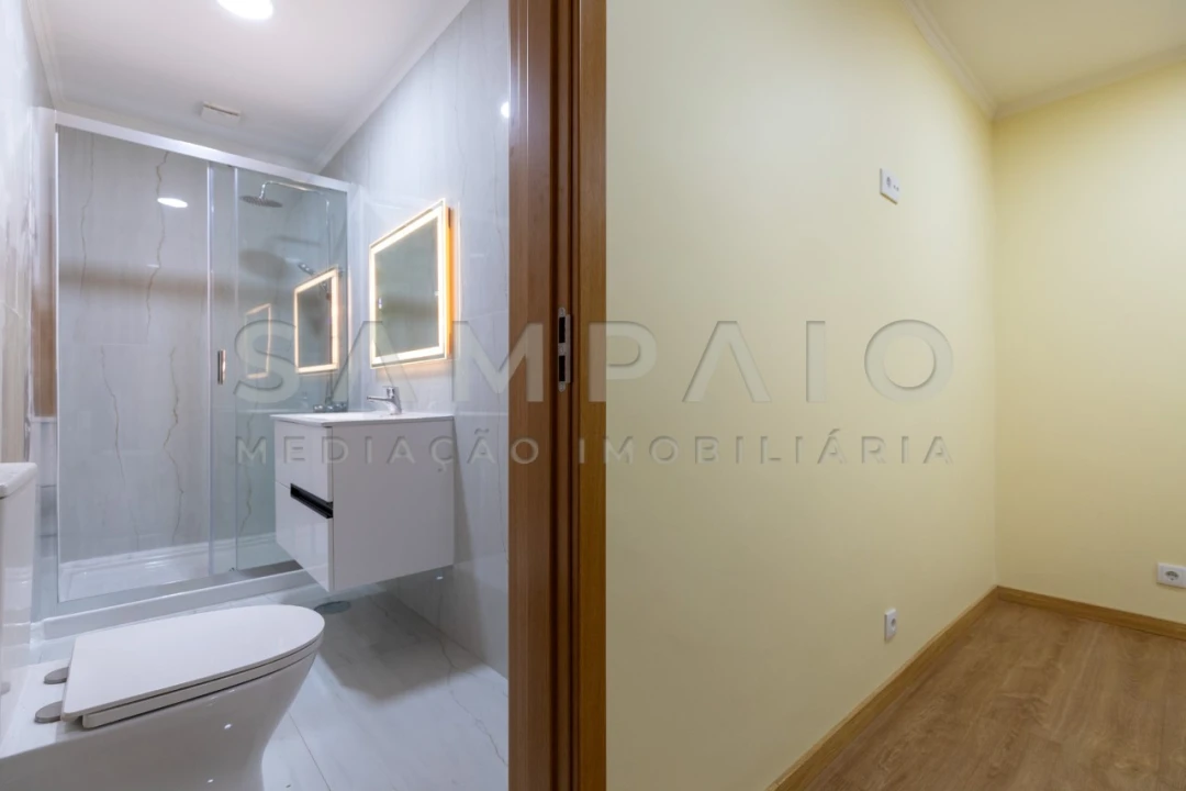 Moradia T4 para Venda em Campanhã Foto 8