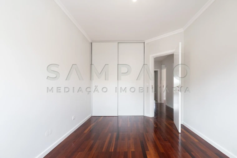 Apartamento T4 para Venda em Ramalde Foto 10