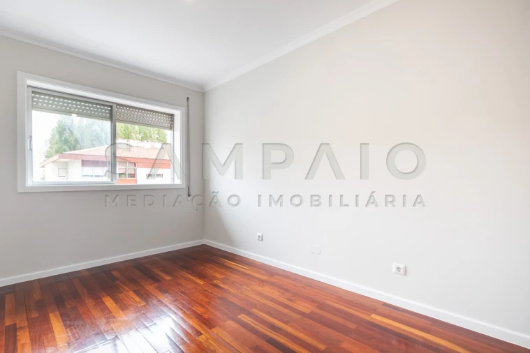 Apartamento T4 para Venda em Ramalde Foto 12