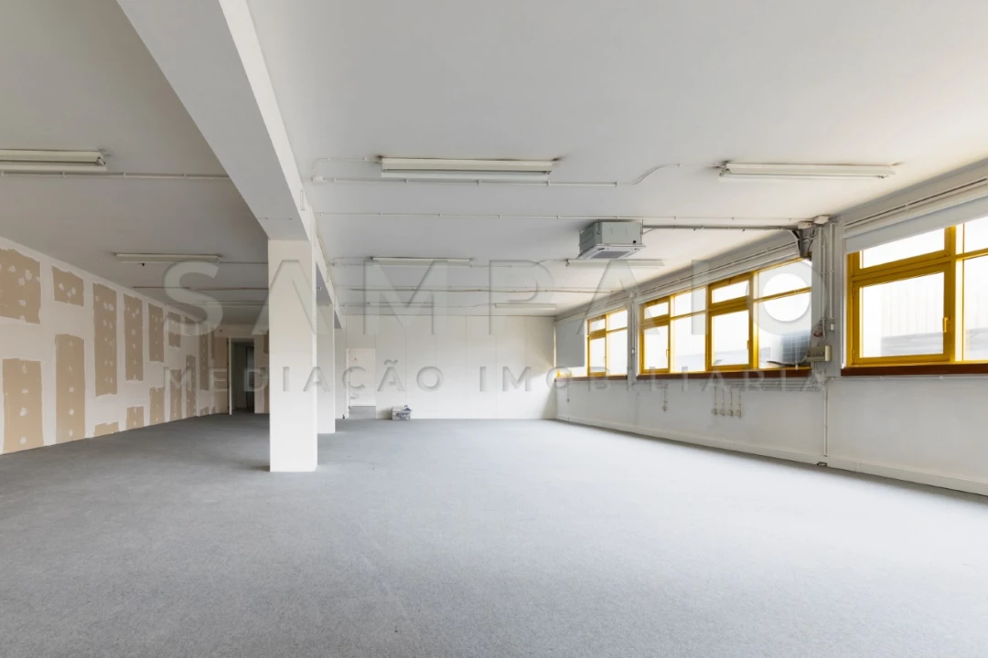 Escritório para Arrendamento em Ramalde Foto 4