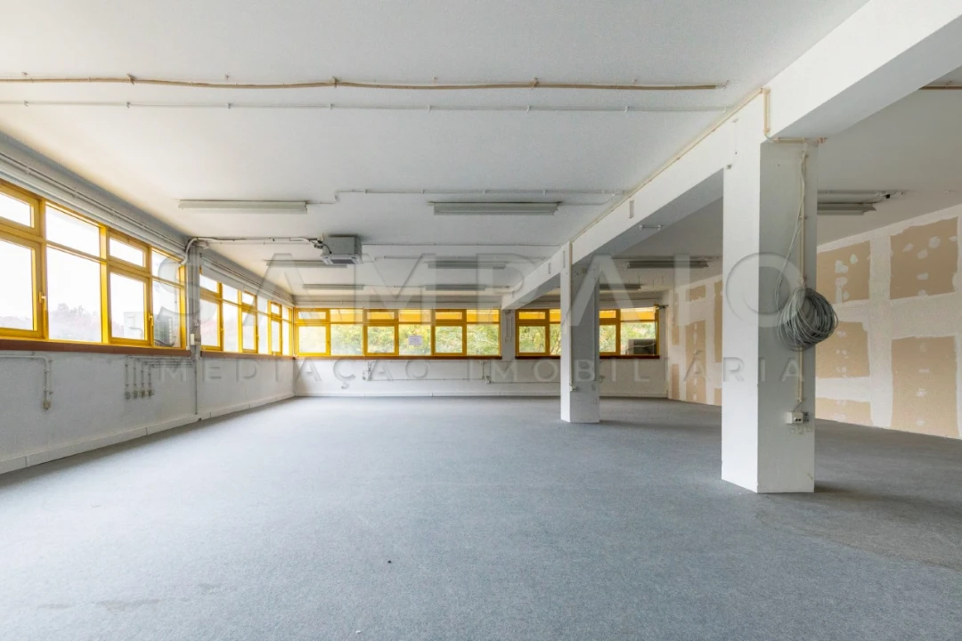 Escritório para Arrendamento em Ramalde Foto 7