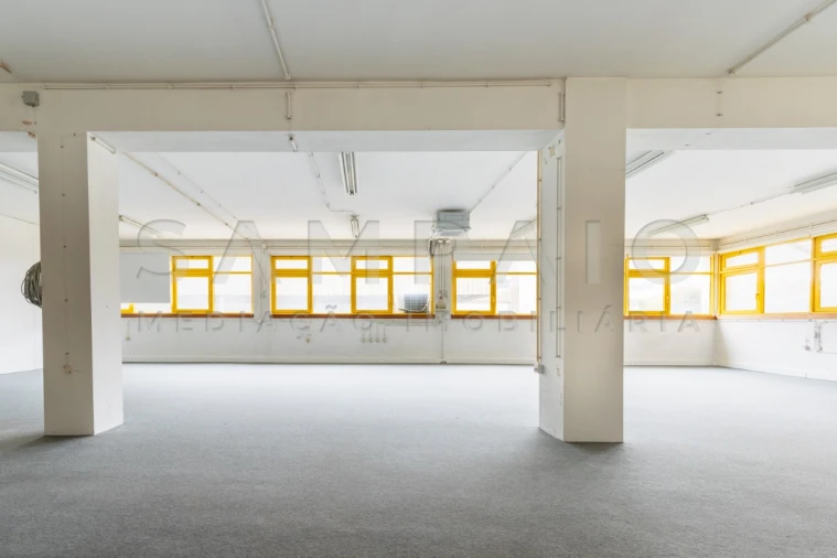 Escritório para Arrendamento em Ramalde Foto 2