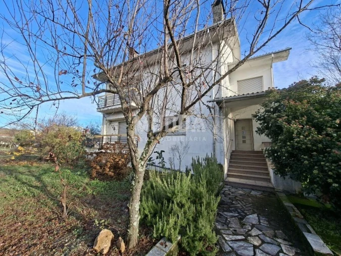 Moradia T6 para Venda em Salsas