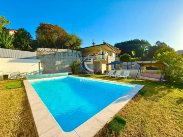 Moradia T4 para Venda em Arcos de Valdevez (São Paio) e Giela