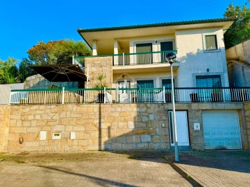 Moradia T4 para Venda em Arcos de Valdevez (São Paio) e Giela