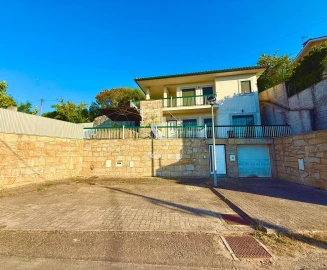 Moradia T4 para Venda em Arcos de Valdevez (São Paio) e Giela