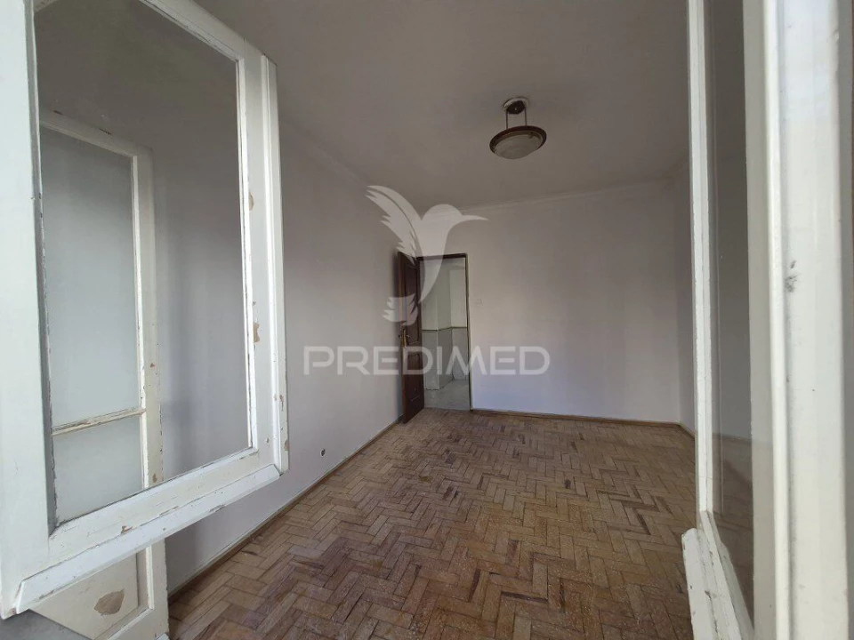 Apartamento T2 para Venda em Agualva e Mira-Sintra Foto 8