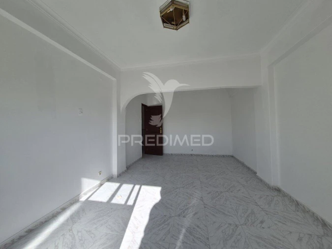 Apartamento T2 para Venda em Agualva e Mira-Sintra Foto 2