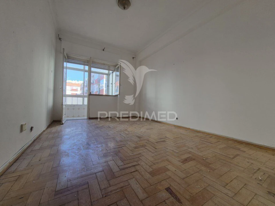 Apartamento T2 para Venda em Agualva e Mira-Sintra Foto 6