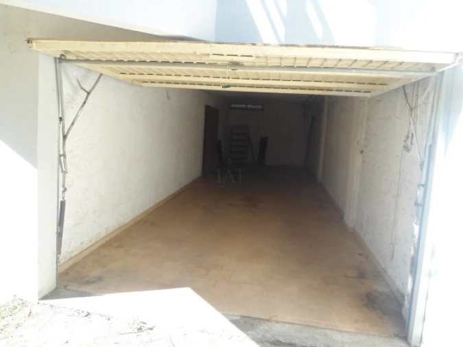 Garagem para Arrendamento em Palmeira de Faro e Curvos Foto 1