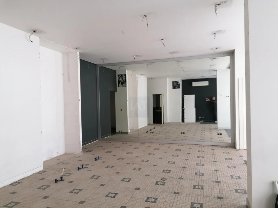 Loja para Arrendamento em Cedofeita, Santo Ildefonso, Sé, Miragaia, São Nicolau e Vitória Foto 4