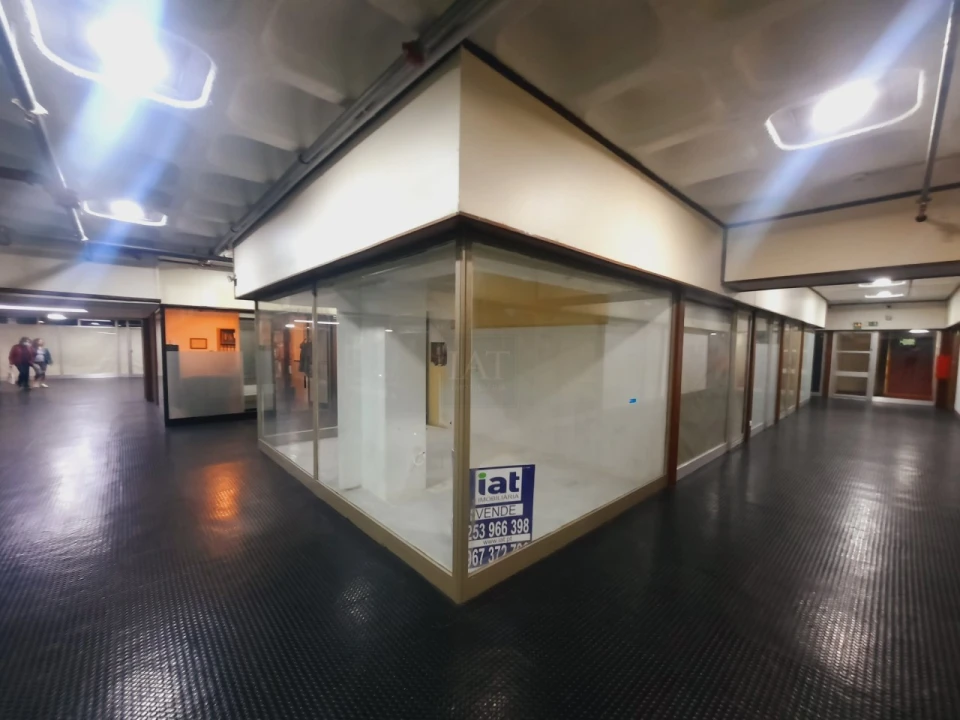 Loja para Arrendamento em São Mamede de Infesta e Senhora da Hora Foto 3