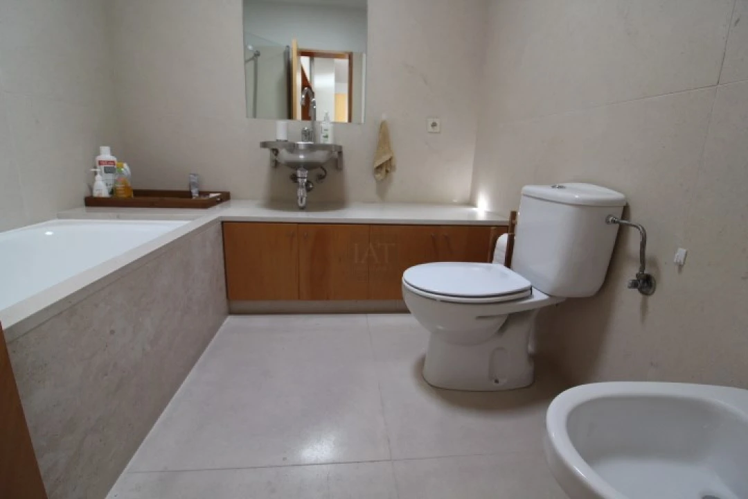 Moradia T4 para Venda em Gemeses Foto 23