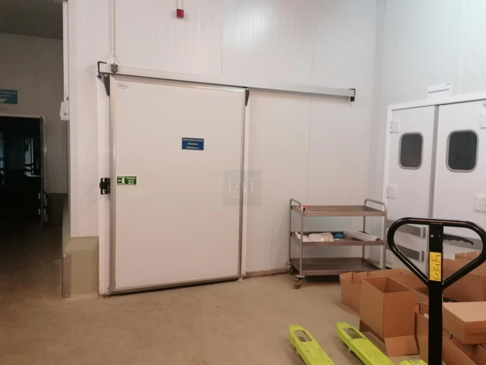 Armazém para Cedência de Quotas em Nogueira e Silva Escura Foto 13