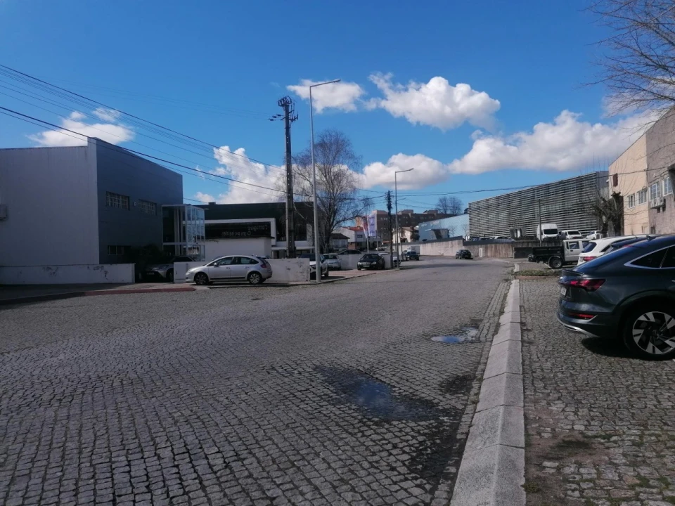 Armazém para Cedência de Quotas em Nogueira e Silva Escura Foto 2