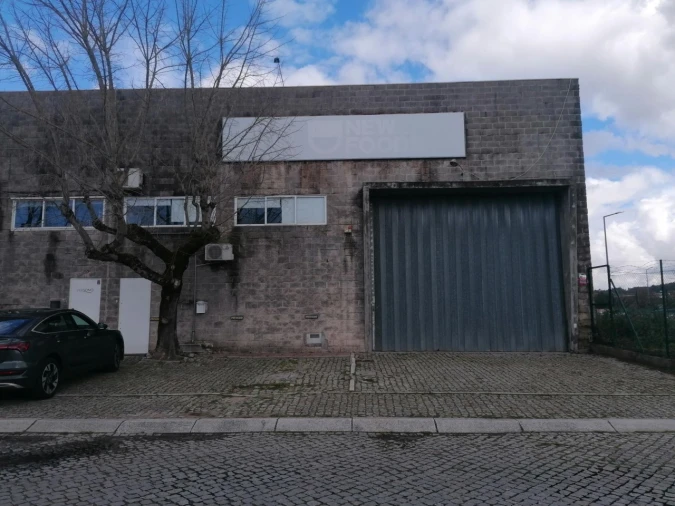 Armazém para Cedência de Quotas em Nogueira e Silva Escura Foto 5