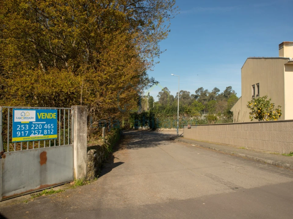 Terreno Comércio / Armazém para Venda em Merelim (São Paio), Panoias e Parada de Tibães Foto 3