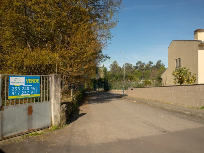 Terreno Comércio / Armazém para Venda em Merelim (São Paio), Panoias e Parada de Tibães Foto 3