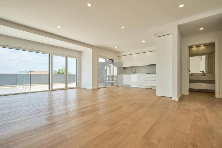 Moradia T4 para Venda em Caparica e Trafaria Foto 2