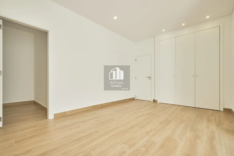 Moradia T4 para Venda em Caparica e Trafaria Foto 18