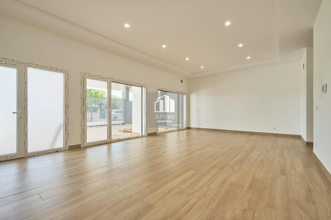 Moradia T4 para Venda em Caparica e Trafaria Foto 3